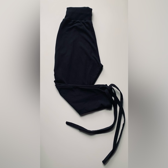 Gymshark Ark Cropped Ankle Tie High Rise Sweatpants - Picture 3 of 5